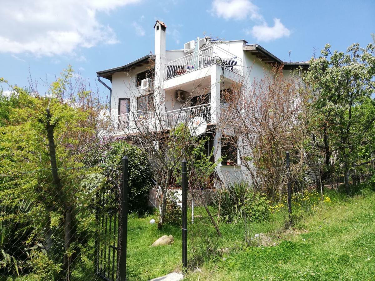Guest House Fanny Sinemoretz Exterior foto